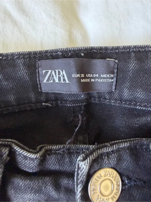 Zara Black Mini Flare Cropped Jeans - Image 3