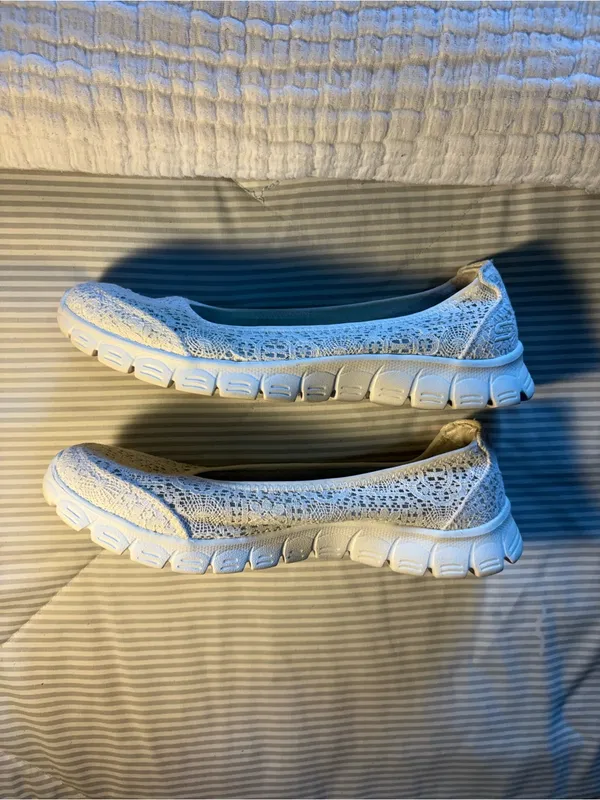 Skechers Sweet pea White Lace Memory Foam Slip-ons. - Image 3