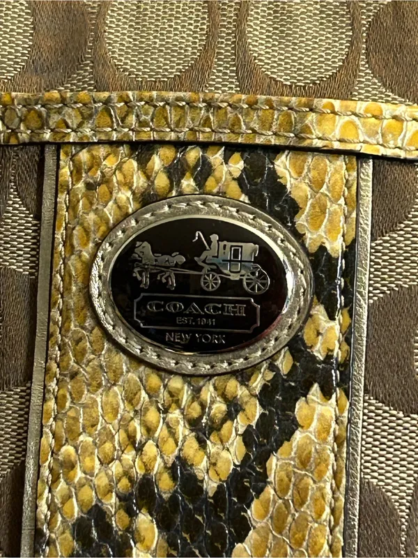 Coach Women’s Sutton Signature Python Swingpack Crossbody Bag - Image 4