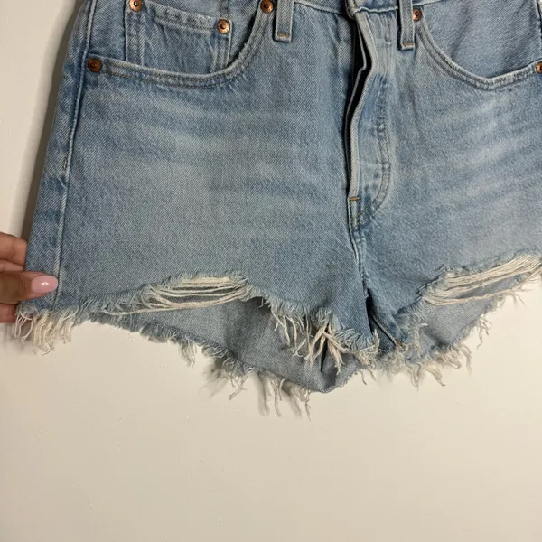 Levi's Women's Premium 501 Original Shorts Lightwash‎ Blue Size 27 Button Fly - Image 4