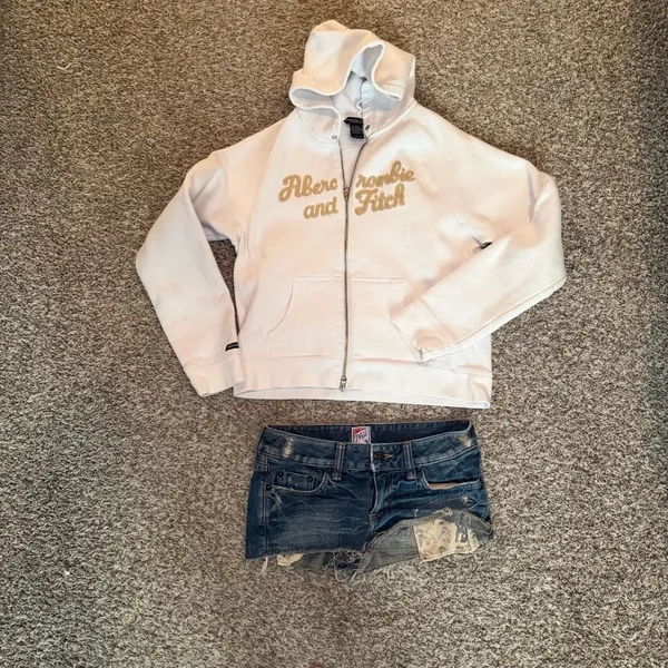 Vintage Abercrombie & Fitch Y2K White Full-Zip Hoodie with Gold Script Logo‎ - Image 10