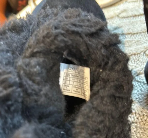 Koolaburra by Ugg Black Ankle Boots with Suede Finish Size 9 - Image 9