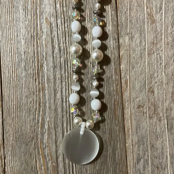 NWT Charming Charlie necklace & earring set white/pearl/crystal beads - Image 8