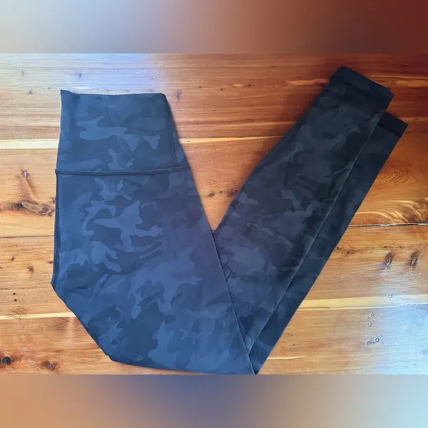 Lululemon Wunder Under High-Rise Tight 28” – Full-On Luxtreme in Black Camo 6 - Image 4