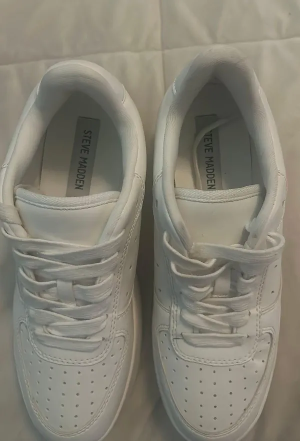 Steve Madden Shoe - Image 4