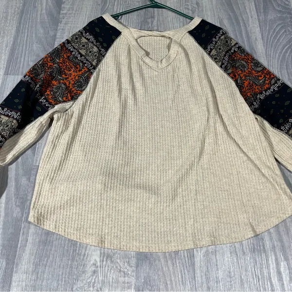 Daytrip Beige and Black Paisley Sleeve Top - Image 6