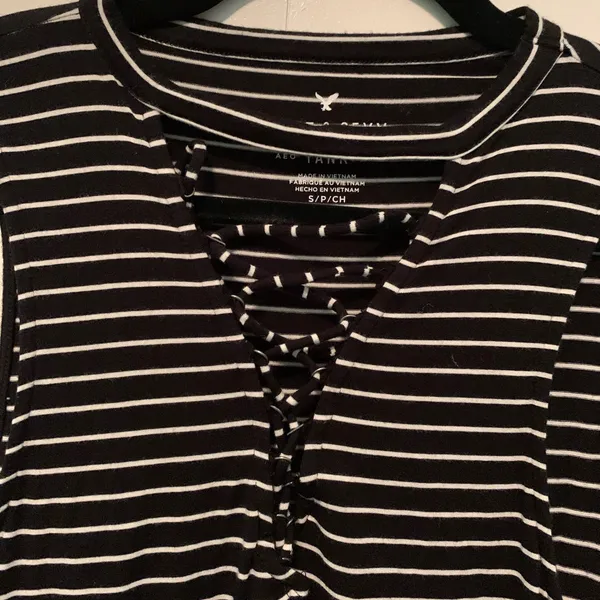 American Eagle Flowy tank top - Image 2