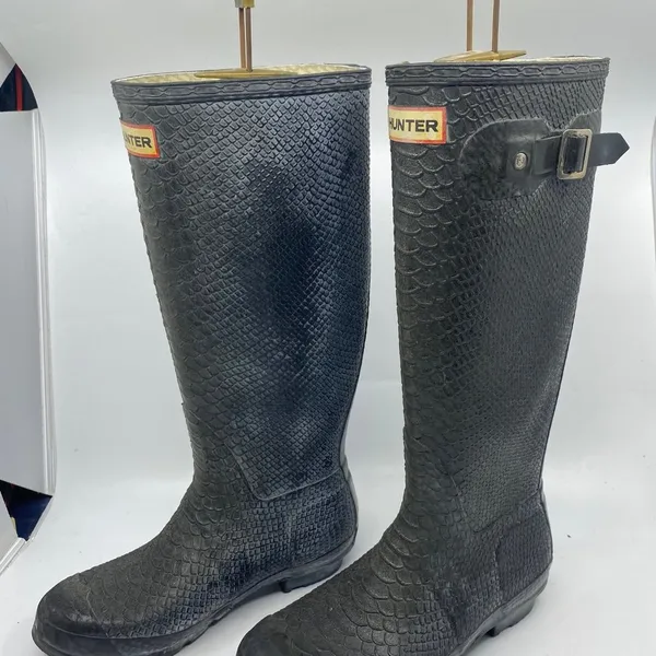 Unisex Hunter Snake Embossed Boots Size US 6M/7F - Image 3