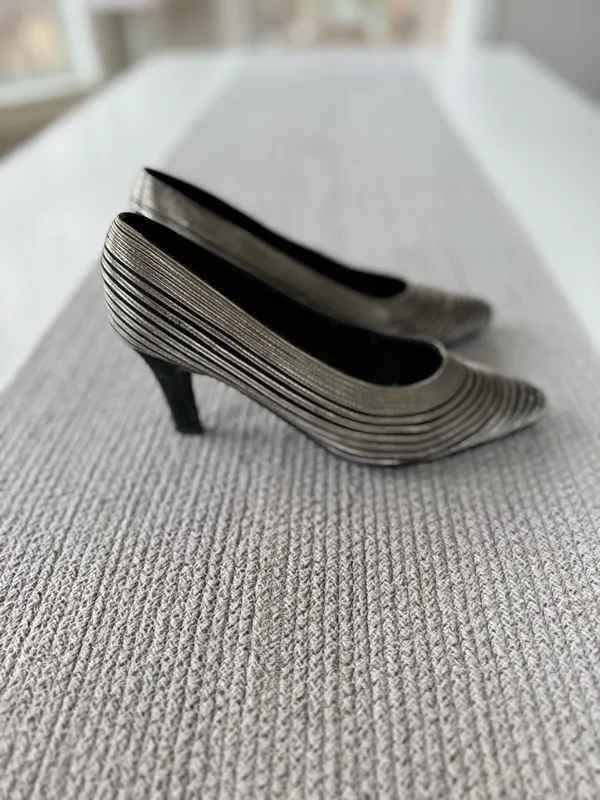Vintage 80s 90s J. Renee Gold Silver Metallic Pumps Heels Size 8 - Image 4