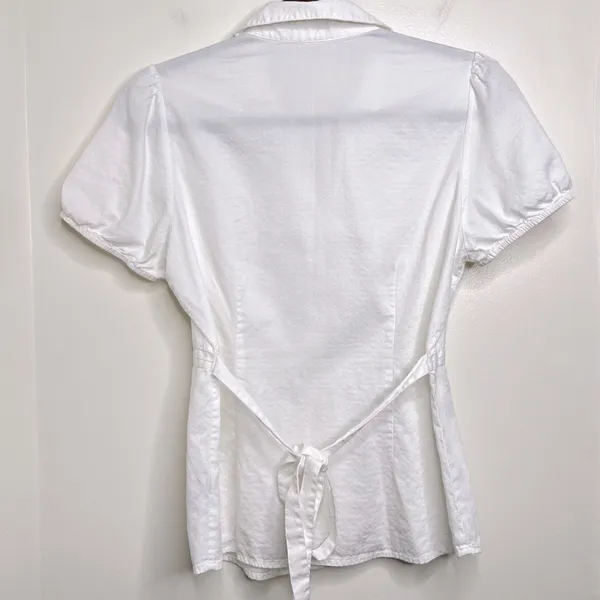 The Limited Short Sleeve White Blouse Top Women’s Size Medium Ties in Back - Image 5