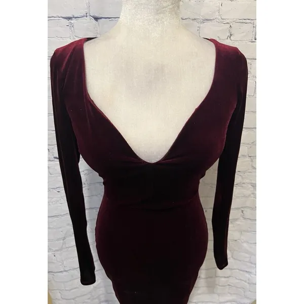 Windsor Red Velvet Vixen Long Sleeve Mini Dress size medium - Image 3