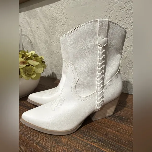 Dv Dolce Vita Women's Karyn Cowboy Booties - women’s 7 size just beautiful - Image 15