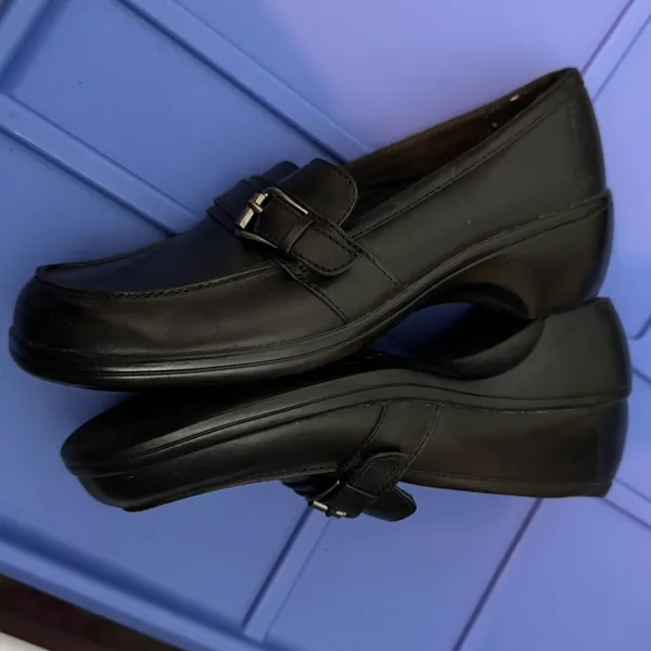 Clarks Black Leather Loafers Size 7 - Image 3