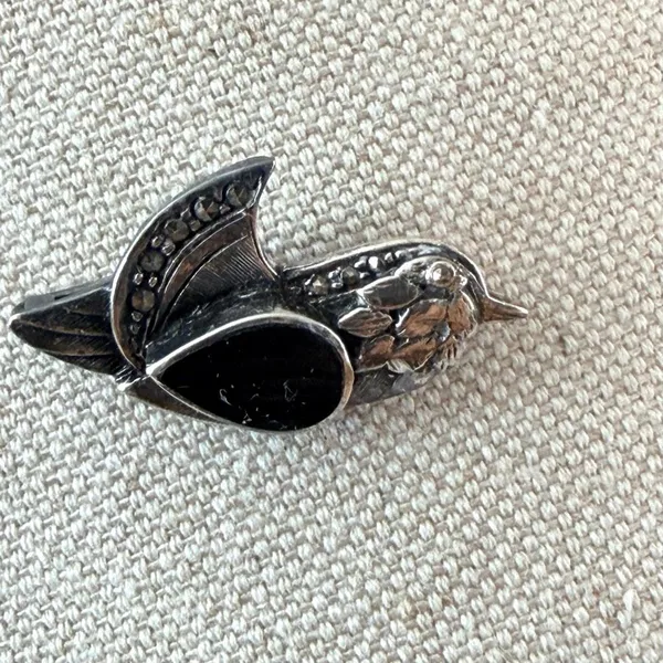 Vintage 925 Sterling Silver Black Onyx Marcasite Bird Brooch - Image 4