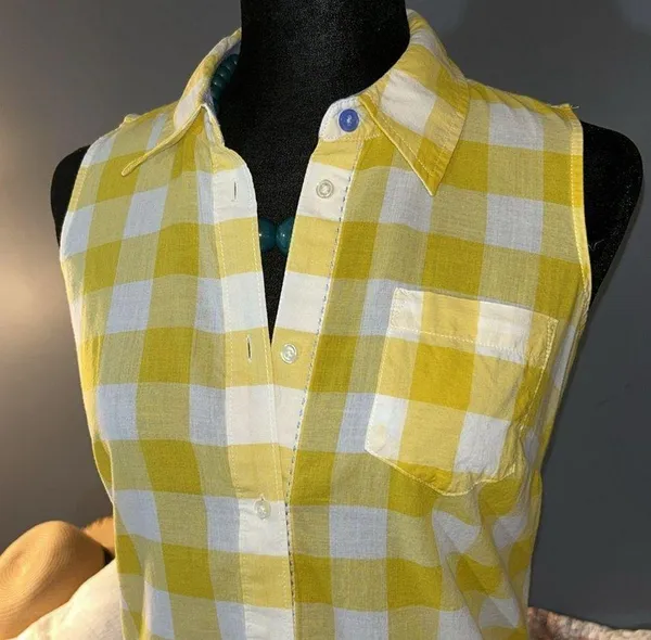 Boden Size 2R Sleeveless Button Down Shirt - Image 2