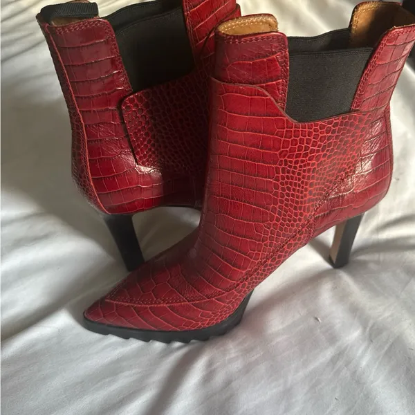 Right Bank Shoes.Red Croc - Image 3