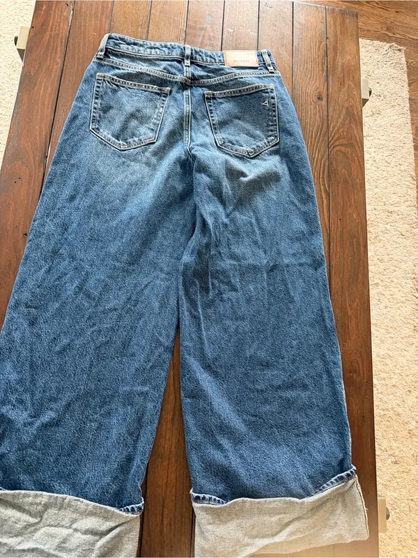 Hidden Wide Leg Cuffed Jeans Size 26 | Trendy Medium Wash Denim - Image 8