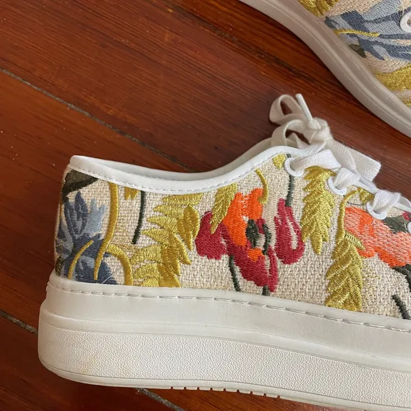 J Slides Noir Floral Embroidered Platform Sneaker‎ Artsy Women's Sz 9 🧡🎀 - Image 7