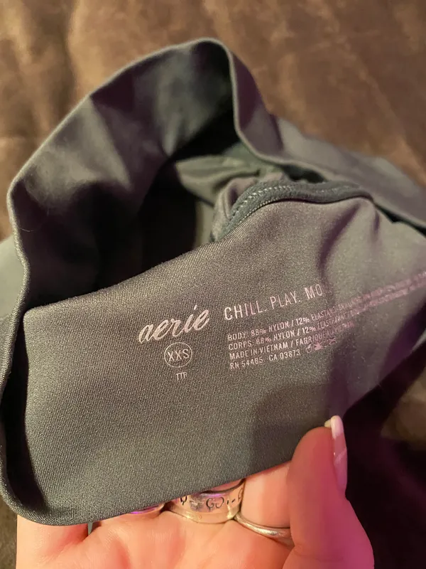 Aerie twist back sports bra - Image 4