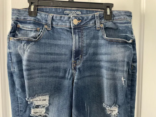 Maurice’s Mid Rise Distressed Floral Patch Crop Jeans Size 14 - Image 3