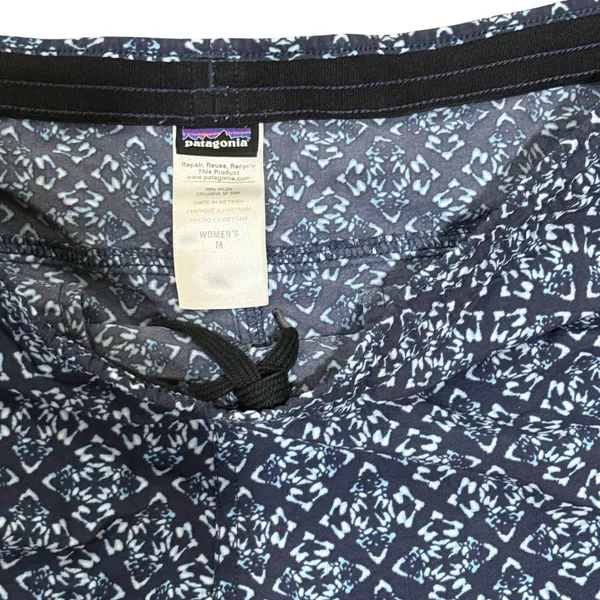 Patagonia Women's Medium Shorts Activewear‎ Athletic Blue Patterned - Image 2