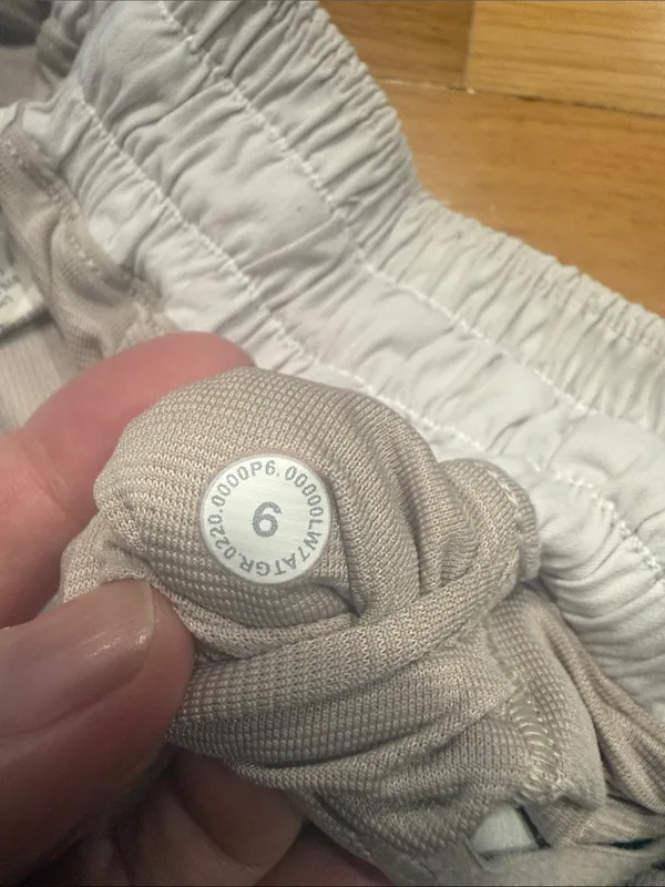 Lululemon white short size 6 . - Image 3