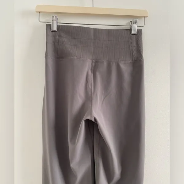 Vuori Women’s Grey Daily Joggers Size XS - Image 8