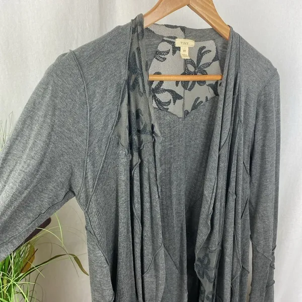Anthropologie Tiny Gray Open Front Embroidered Floral Cardigan Sweater M - Image 4