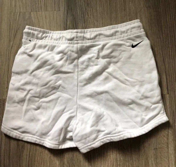 Nike Essential Sweatshorts - Image 3