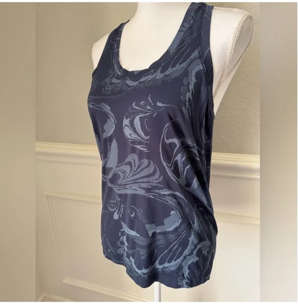 Athleta Medium Momentum Tank Seamless - Image 2