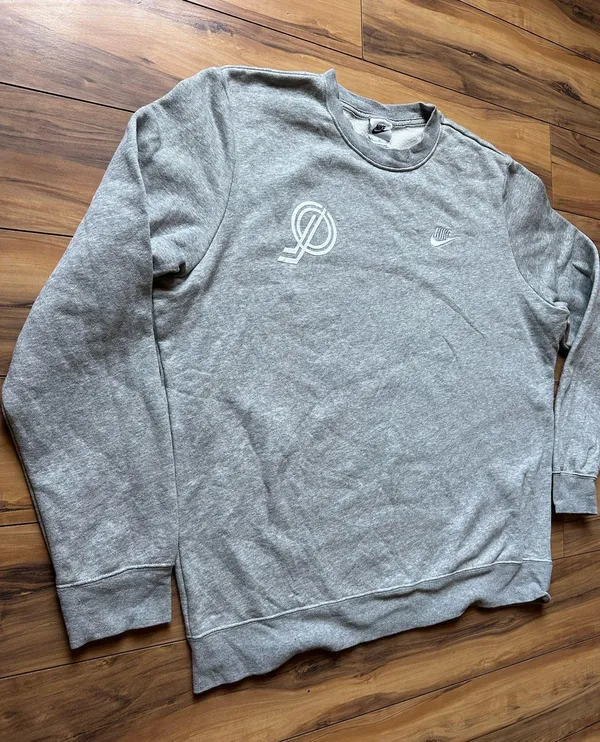 Nike Gray woman’s Crewneck - Image 4
