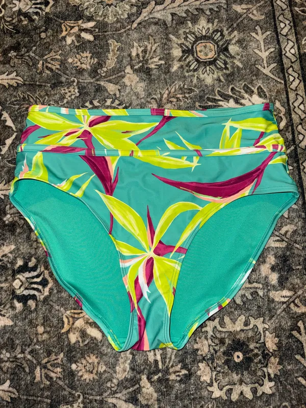 Old Navy Swimsuit - Image 4