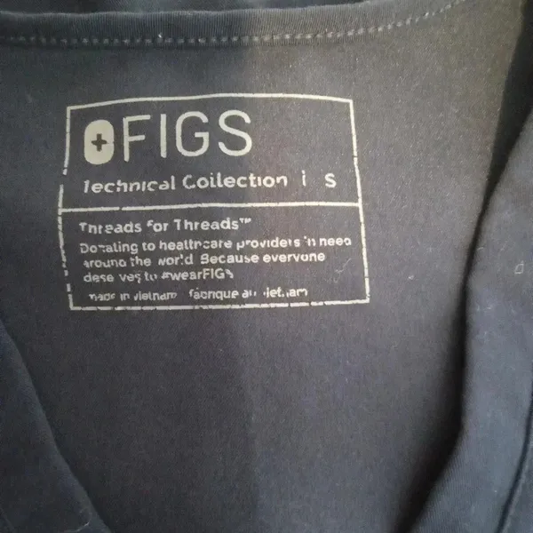 Figs casma scrub top 3 pocket v neck women's size small - Image 4
