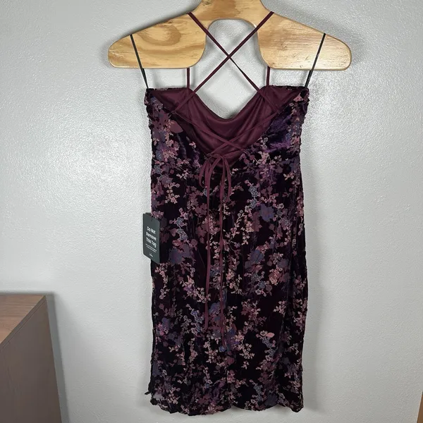 NEW Lulus Floral Burnout Velvet Midi Dress Womens XXL Purple Plum Tie Back Slit - Image 4