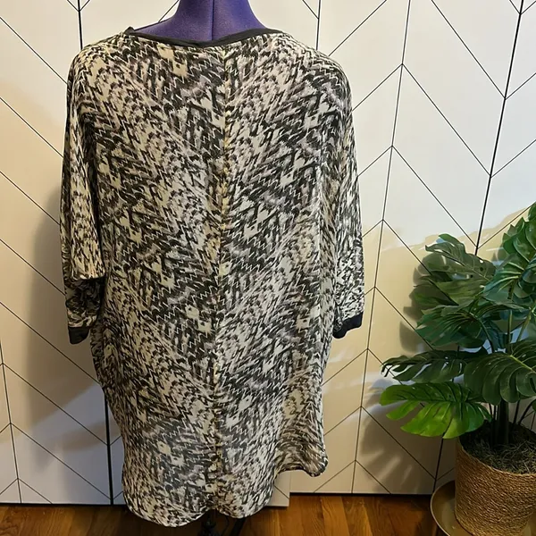 Chloe K Womens Large Sheer High low Gray Print Oversized Top Shirt Blouse - Image 10
