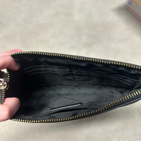MICHAEL KORS Jet Set Black Large Zip Logo Pouch Clutch Luxury Pebbled Leather - Image 6