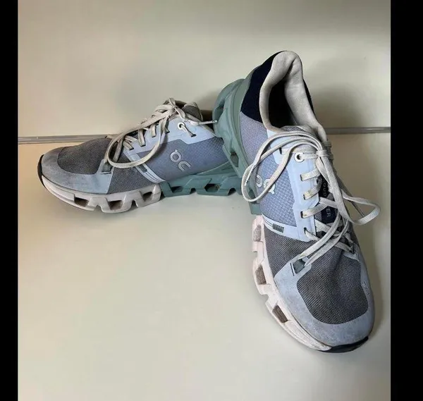 On Cloud Running Shoes - Gray/Blue size 9 - Image 3