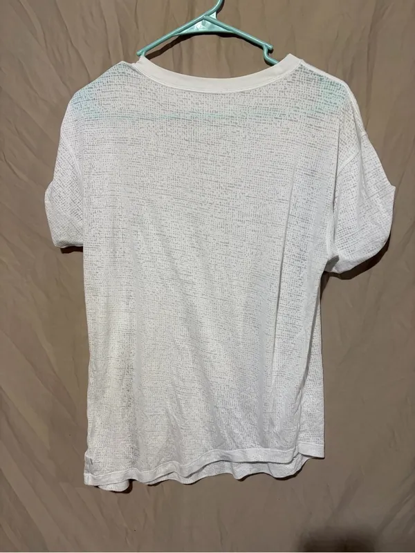 Lululemon T-shirt - Image 2