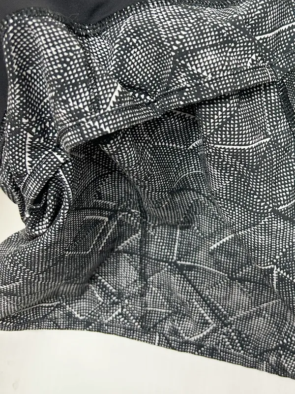 Lululemon Speed Up Shorts built in brief running athletic performance size 6 - Image 5