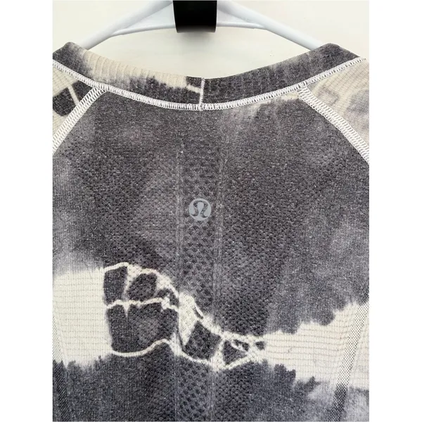 Lululemon Swiftly Tech Short Sleeve Tie Dye Gray‎ White Top Size 4 - Image 3