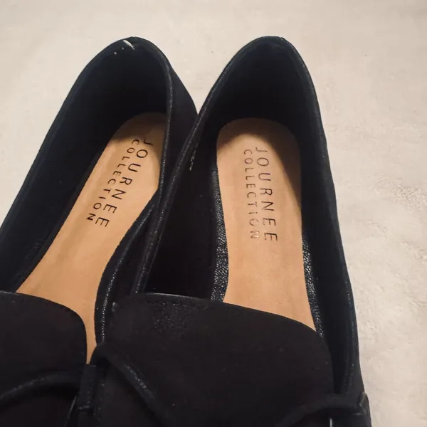 Journee Collection 8.5M black faux leather flats bow pointed toe classic shoes - Image 3