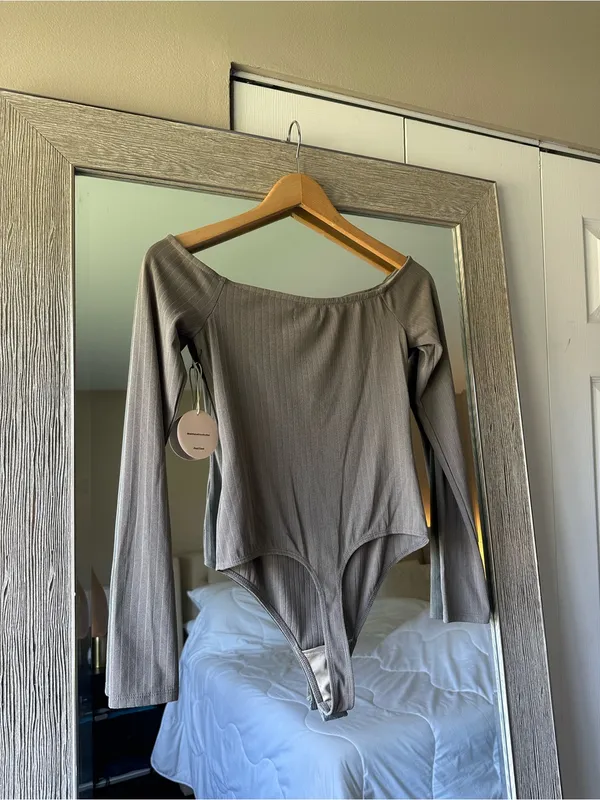 Camila Coelho x Revolve NWT Taupe Long Sleeved Novia Bodysuit Size Small - Image 2