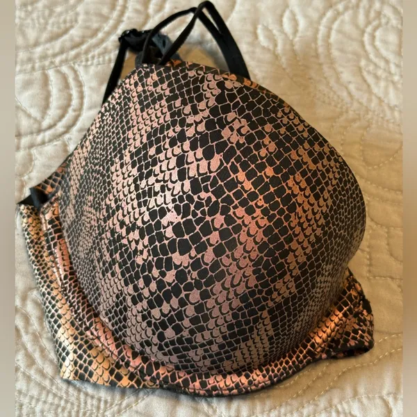 Victoria's Secret 32-D Black and Pink Snake Print Bra - Image 9
