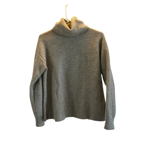 J Crew grey wool cashmere turtle neck sweater Medium cozy classic preppy - Image 2