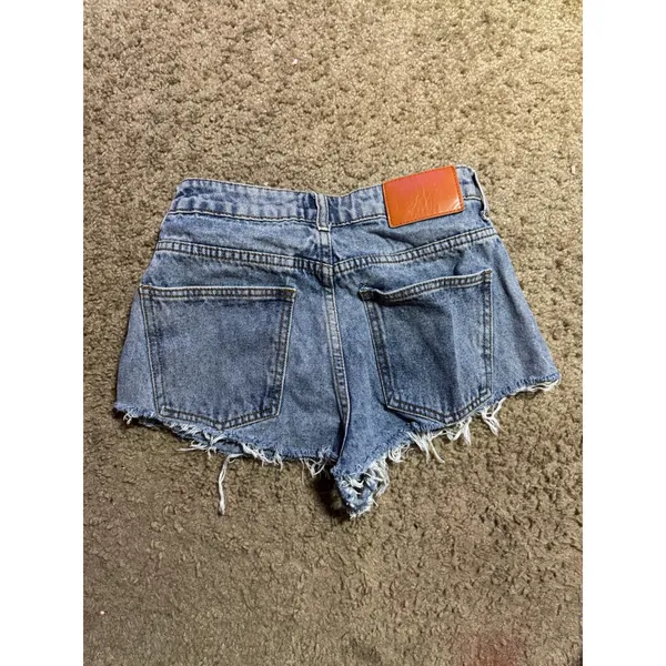Princess Polly Womens Light Wash Distressed Raw Hem Denim Shorts Blue Size US 2 - Image 5