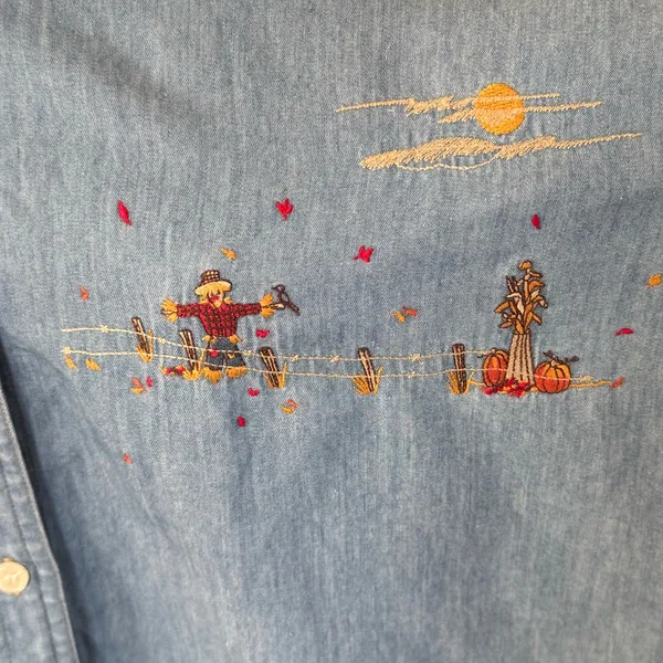 Vintage Woolrich Chambray Shirt M – Embroidered Barn Fall‎ Farmhouse Scene - Image 5