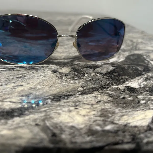 Stylish Blue Sunglasses - Image 2