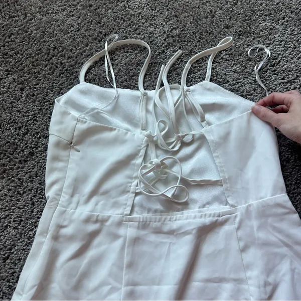 Elegant White Mini Dress - Image 4