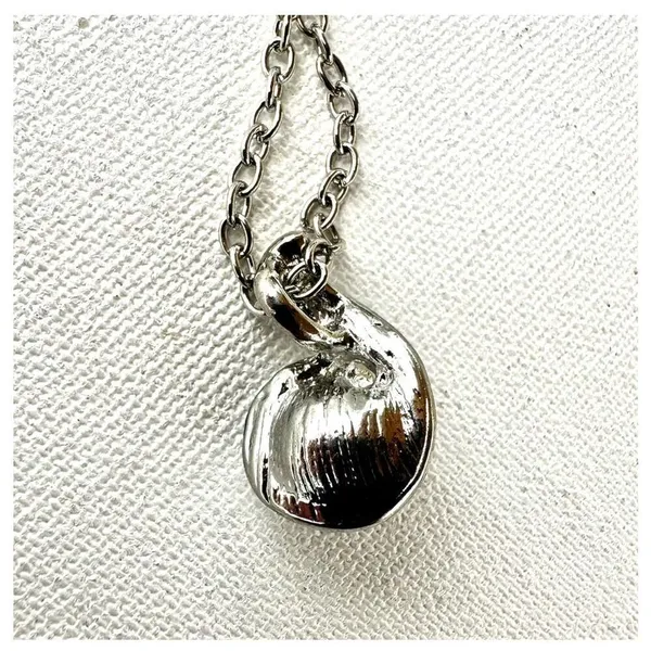 Faux pearl rhinestone silver tone pendant necklace - Image 6