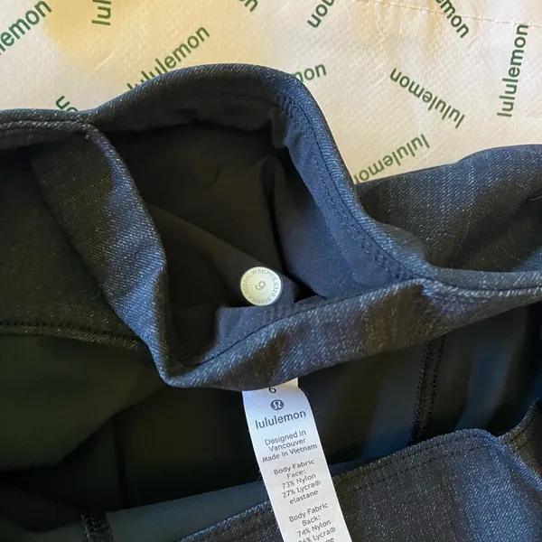 EUC Lululemon Here To There HR Pant 7/8, Sz 6, Crosshatch Texture Black Multi - Image 5